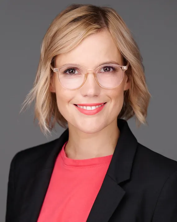 Dr. Klajkó Dóra portréja